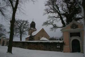 Kirche und Friedhof